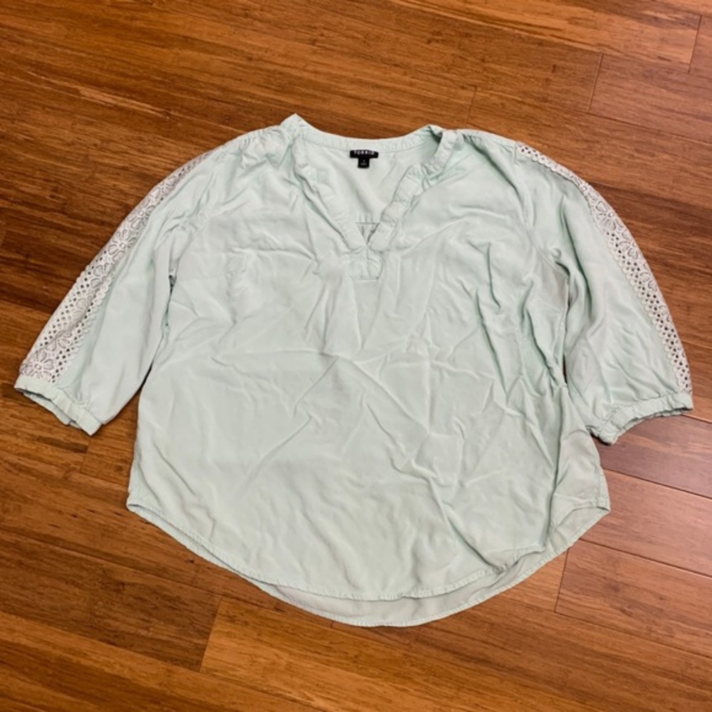 Torrid Blouse Womens Size 1X Green Top Lace Sleeve Plus V Neck Casual‎ Comfy